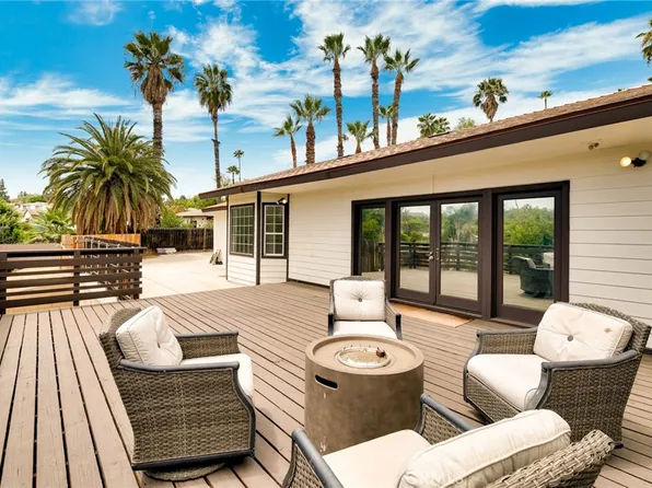 2128 Oak Crest Dr, Riverside, CA 92506