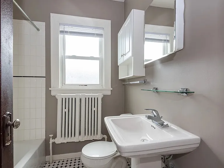 1512 Dempster St — Photo 10