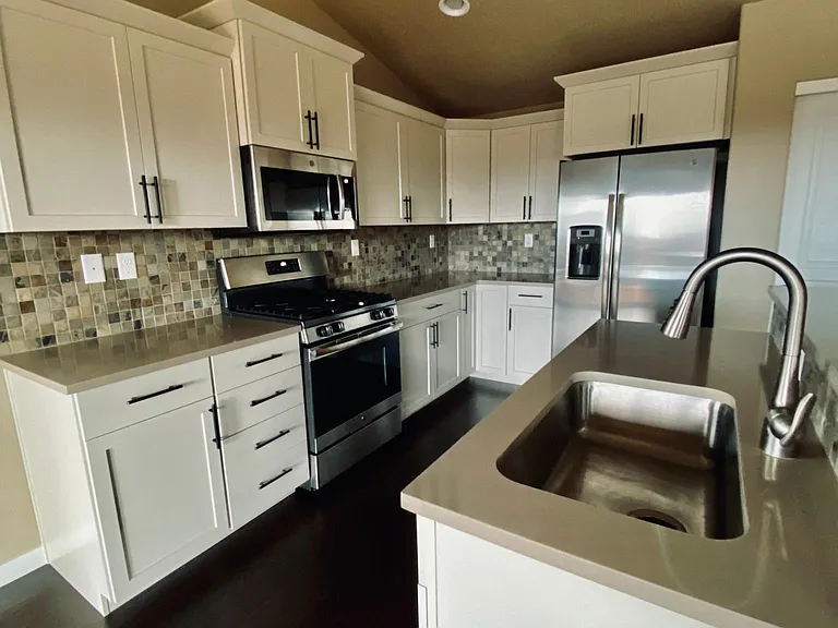 4467 SW Salmon Pl — Photo 7