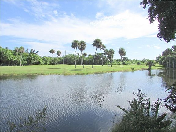 4th image of 10 Vista Gardens Trl