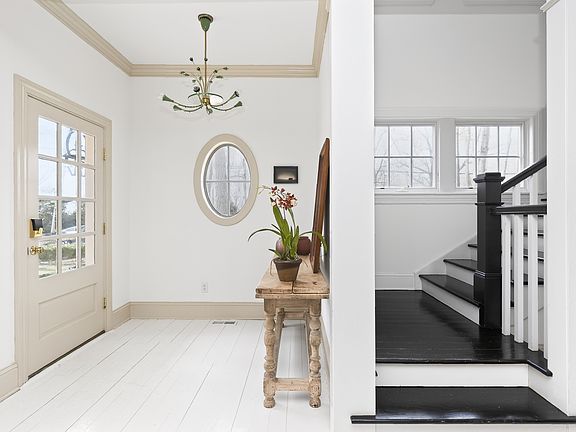 4th image of 147 Wainscott Harbor Rd