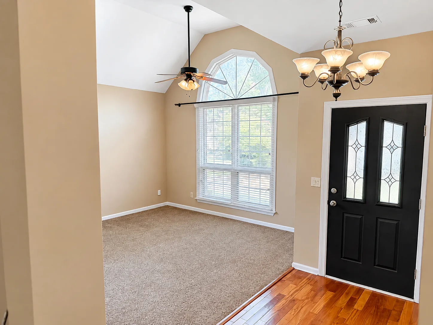 3 bed, 1622 sqft, $2,500 — Photo 3