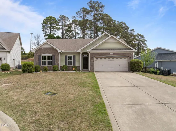 809 Misty Meadow Ln, Fayetteville, NC 28304