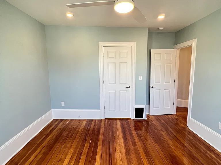 3 Mossland St #3L — Photo 11