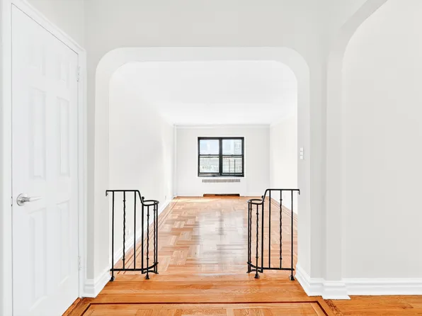 190 East Mosholu Parkway South image 22 of 36