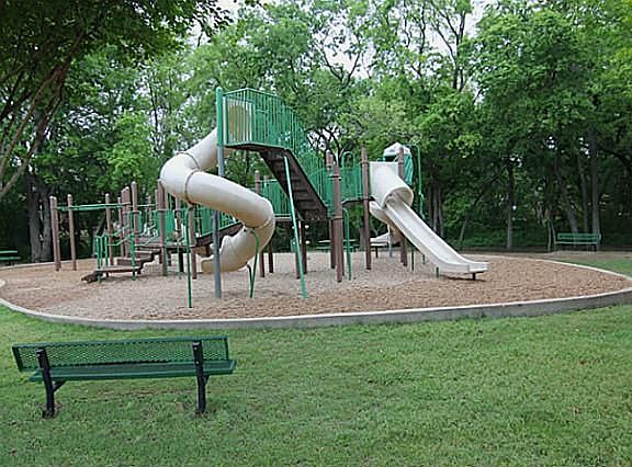 3rd image of 1404 Placer Dr