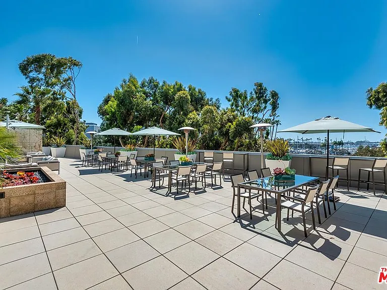 13650 Marina Pointe Dr #306 — Photo 31