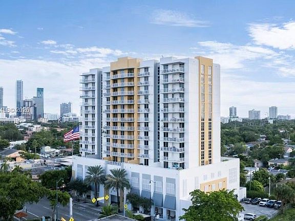2nd image of 900 SW 8th St APT 1503