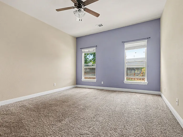 604 Darby Ln — Photo 23