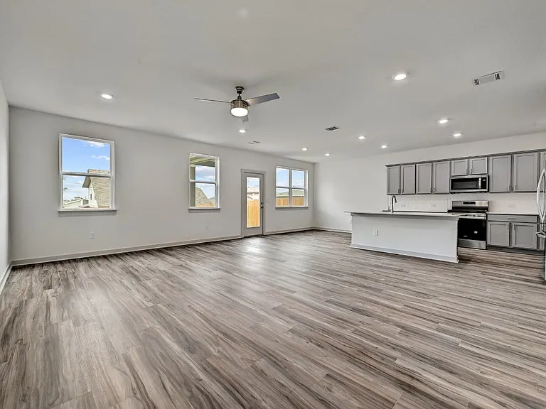 7902 Linda Michelle Ln — Photo 3