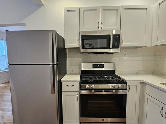 2nd image of 1022 W Loyola Ave #3