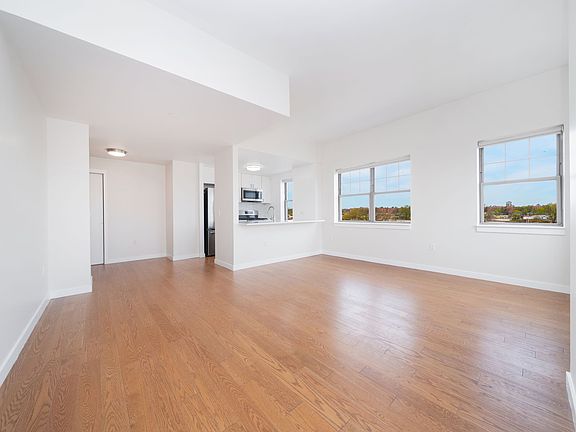 5th image of 7525 153rd St APT 734