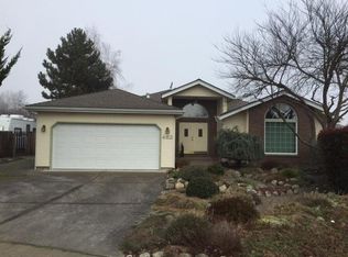 462 Creekside Cir, Central Pt, OR