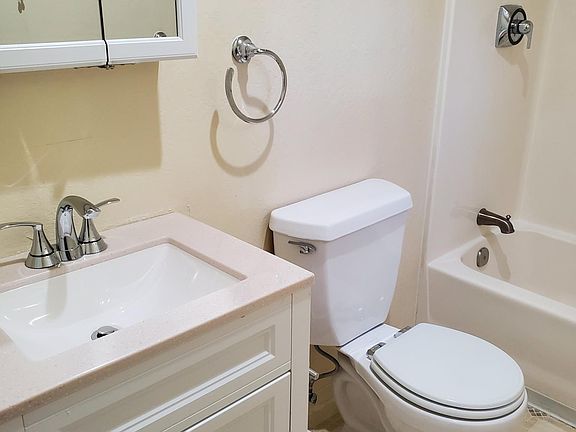 5th image of 827 Green St #A
