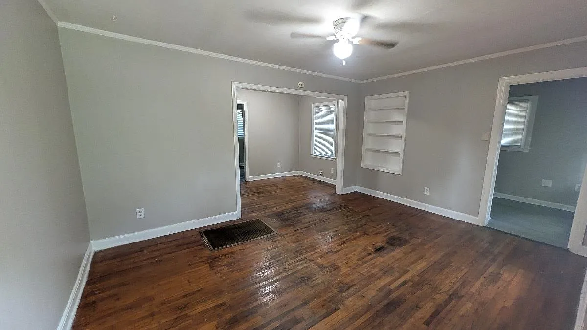 2 bed, 1.0 bath, 891 sqft, $995 — Photo 3