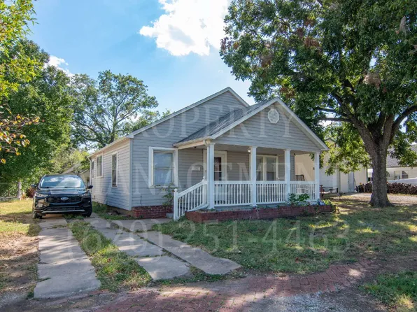 815 W 1st St, Coffeyville, KS 67337