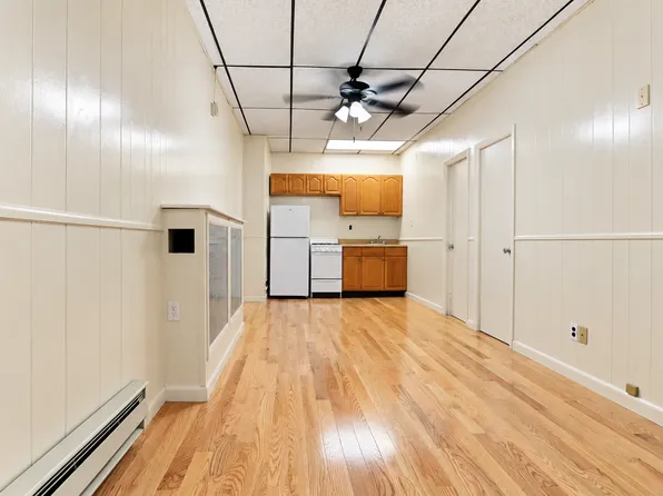 2012 Walnut St APT 3, Philadelphia, PA 19103
