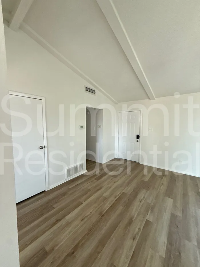 3 bed, 2.0 bath, 1281 sqft, $1,995 — Photo 2