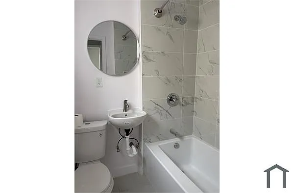 Building Photo - 916 Watson Ave #4