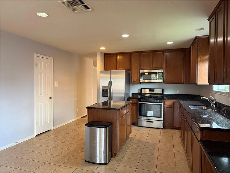 8023 Clover Leaf Dr — Photo 10