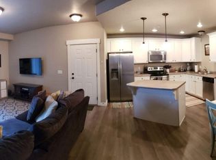 281 W 650 N APT F, Centerville, UT 84014