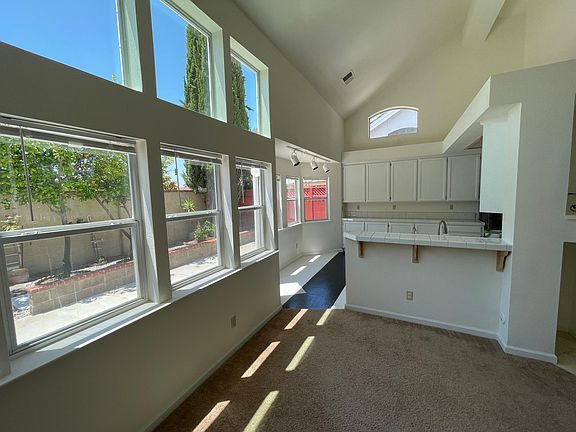 3rd image of 924 La Palma Pl