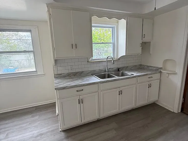 16115 Delrey Ave — Photo 2