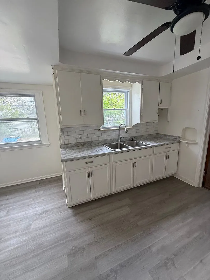 Building Photo - 16115 Delrey Ave
