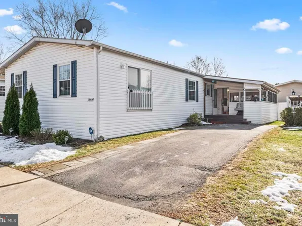 14509 Northeast Pl, Chantilly, VA 20151