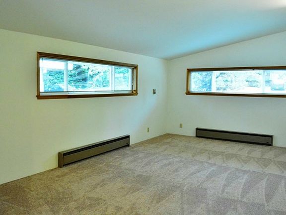 4th image of 16048 47th Ave S