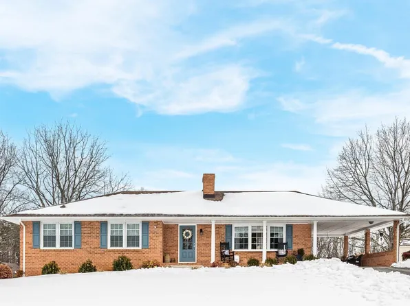 250 Lakeview Rd, Appomattox, VA 24522