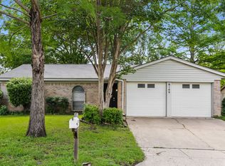 6109 Springwood Dr, Arlington, TX 76001