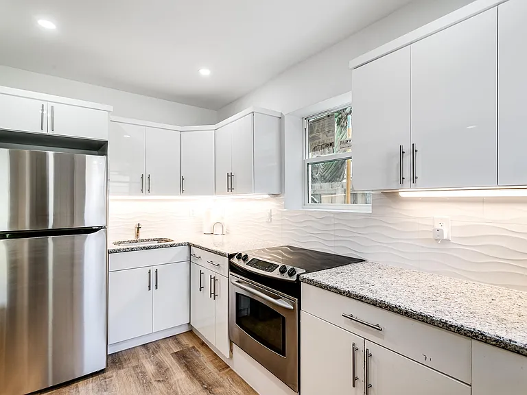 1734 SW 23rd St #3 — Photo 6