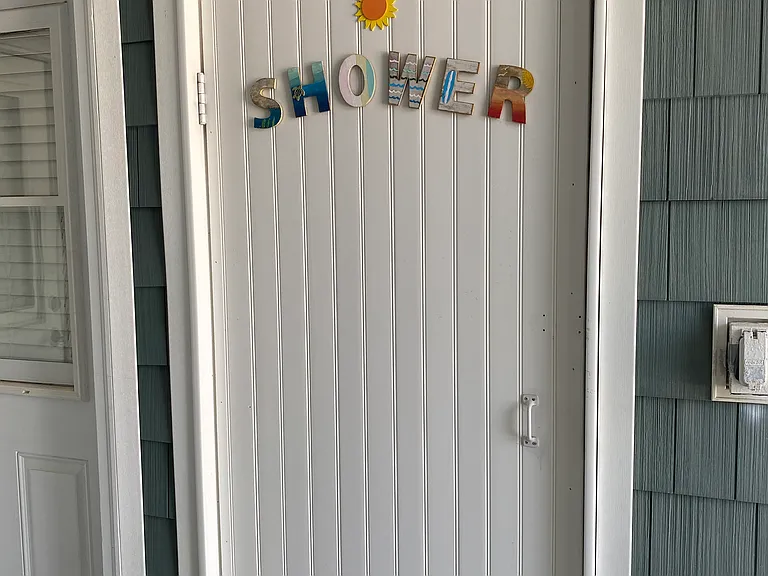 2-Room Outside Shower