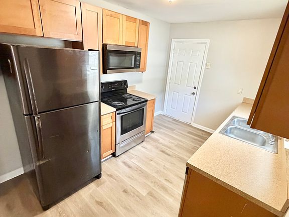 4th image of 1528 Pineview Ter SW