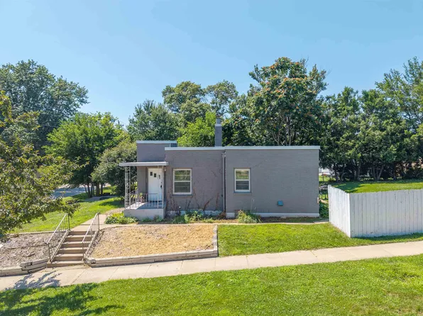 603 W 18th St, Cedar Falls, IA 50613