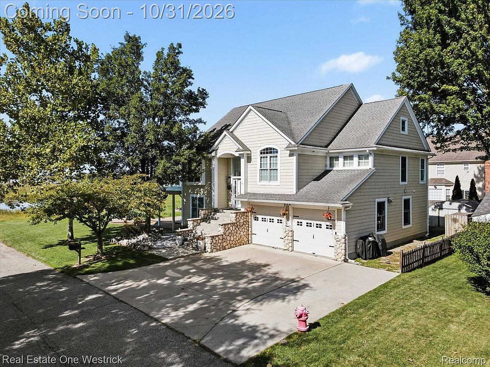 850 Townsend Dr, photo 3