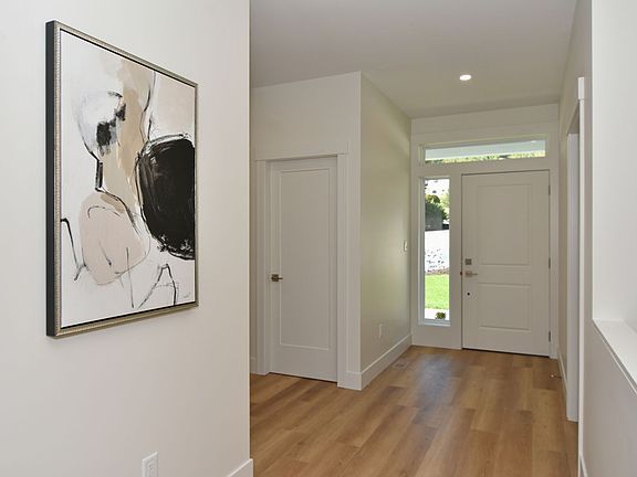 3rd image of 2799 Mountview Dr