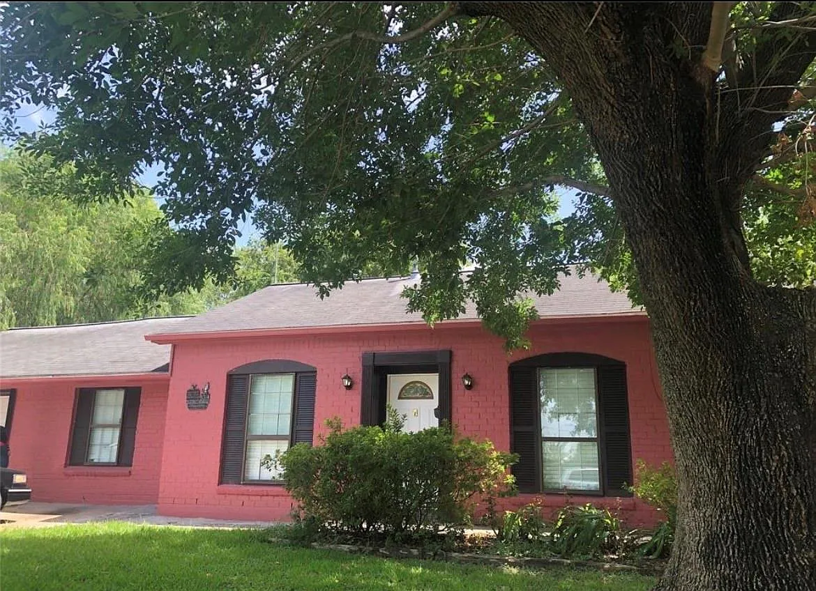 4 bed, 3.0 bath, 1226 sqft, $1,800 — Photo 2