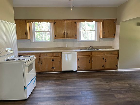 5th image of 835 Staunton Ave NW