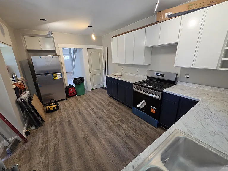613 Sherman St — Photo 4