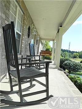 4th image of 1019 Washington Dr