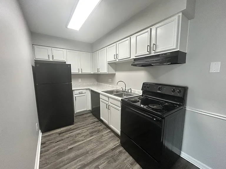 Secor Flats — Photo 36