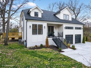 11300 Sequoya Ln, Indian Head Park, IL 60525