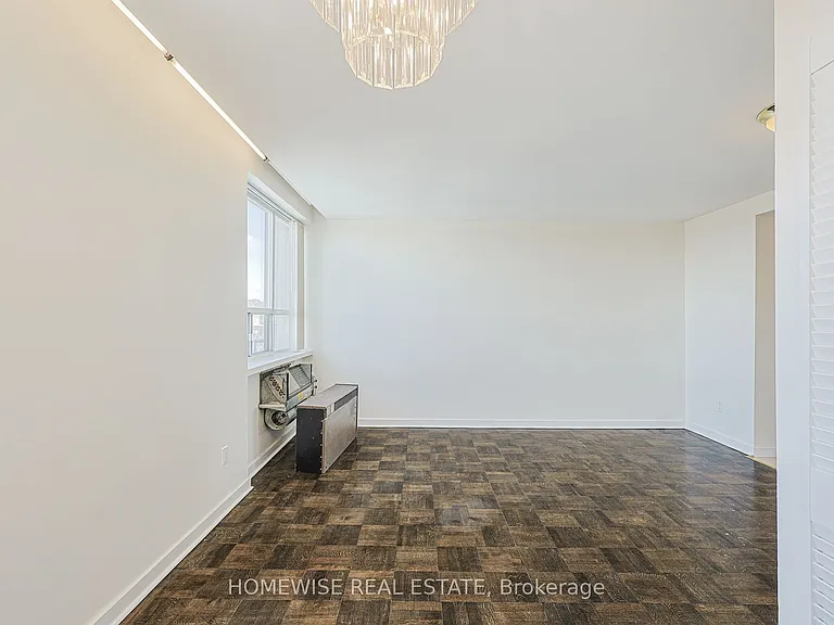 485 Kingston Rd #902 — Photo 8