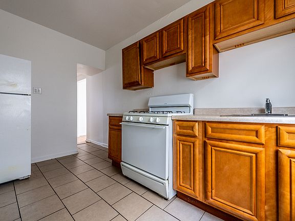 5th image of 1123 N Lawler Ave #3B