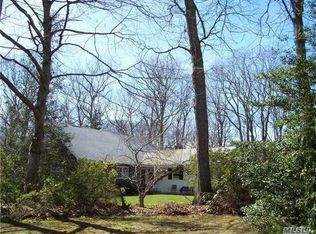 19 Concord Dr, Northport, NY 11768