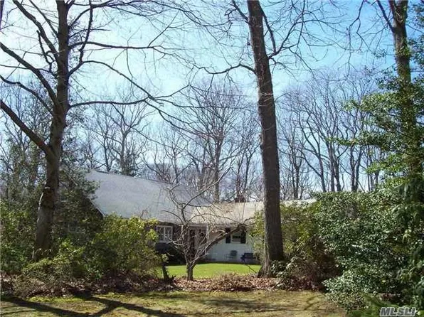 19 Concord Dr, Northport, NY 11768