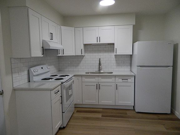 2nd image of 1975 Dunbar Dr APT A