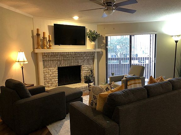 4th image of 7640 W Greenway Blvd APT 8D